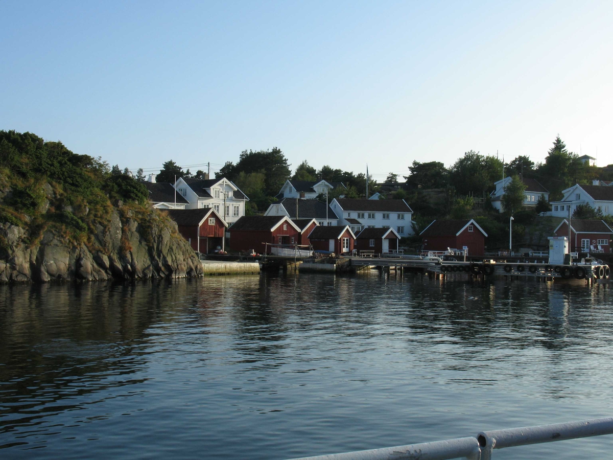 Merdø, Pellebrygga med bebyggelsen på Frammerdø. 