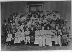 "Bolerudsgården" med elever og lærere.