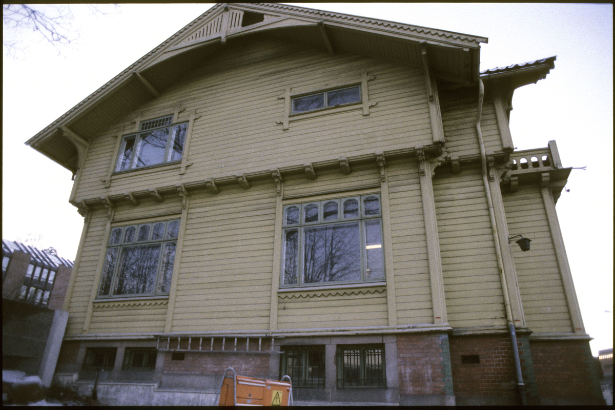 Villa Madeiras, Drammensv. 310 /sveitserstil fra 1859. Revet aug. 1991