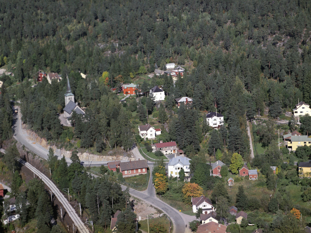 KOLBOTN MED KOLBOTN KIRKE OG DEN GAMLE SKOLEN. - Museene i Akershus ...