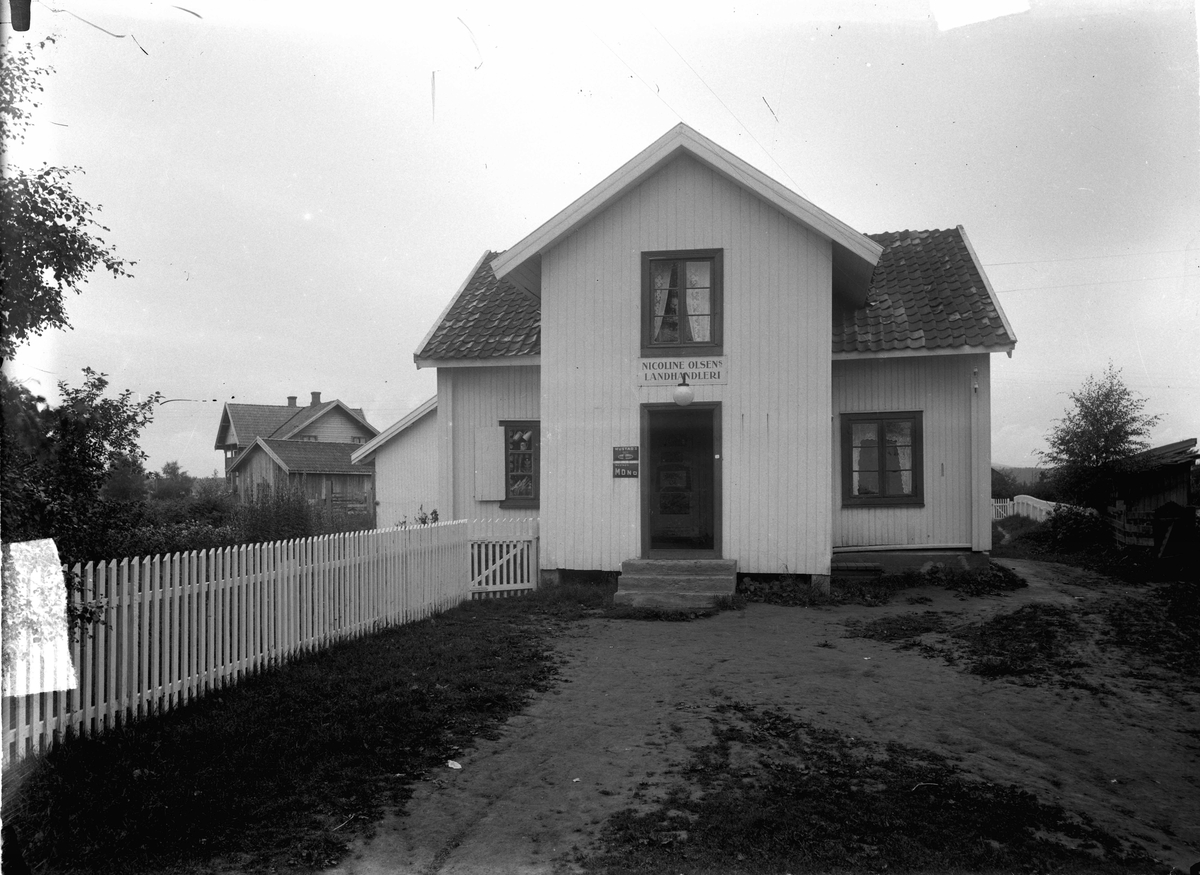 Nicoline Olsen Landhandel på Nygård.