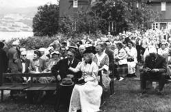 Bjørnson-jubileet 1957. På Nesset Prestegård.Original bilden
