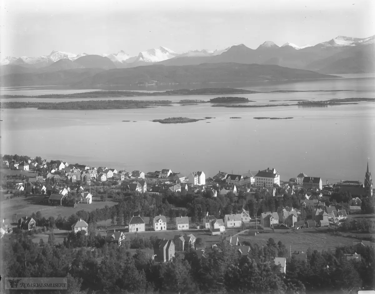 Molde i panorama sett fra Nord, Molde i panorama.
