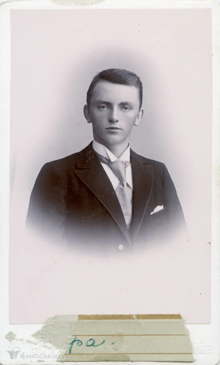 Bosatt 1910 Molde, Storgata 33a.