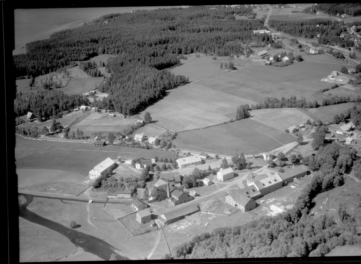 Flyfoto av Strand Brenneri, Moelv, Ringsaker.