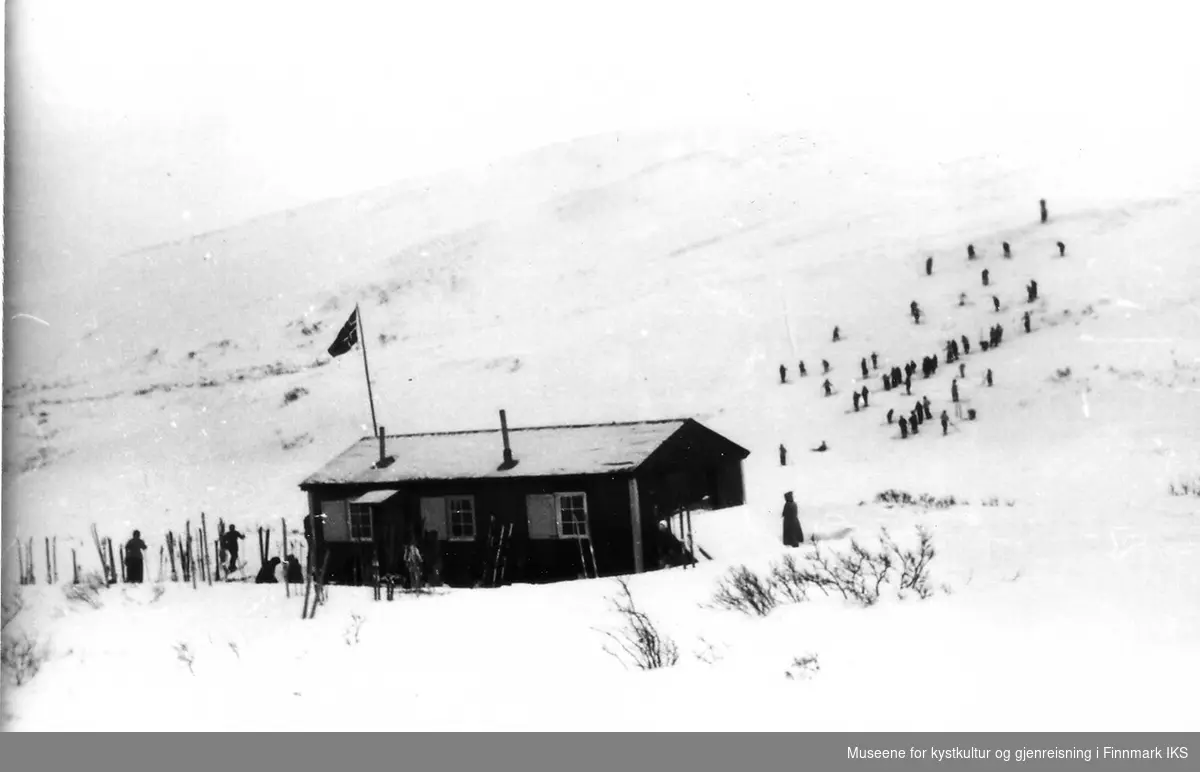 Skihytta i Storelvdalen. Fra åpningsdagen 30 januar 1954.