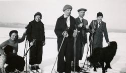 Fem personer på fastlandet ved Vardø