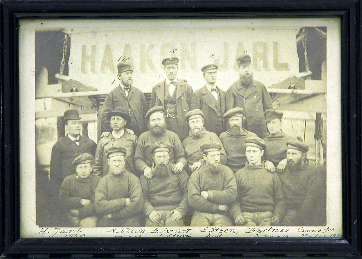 Mannskapet på D/S "Haakon Jarl" tatt i 1880.