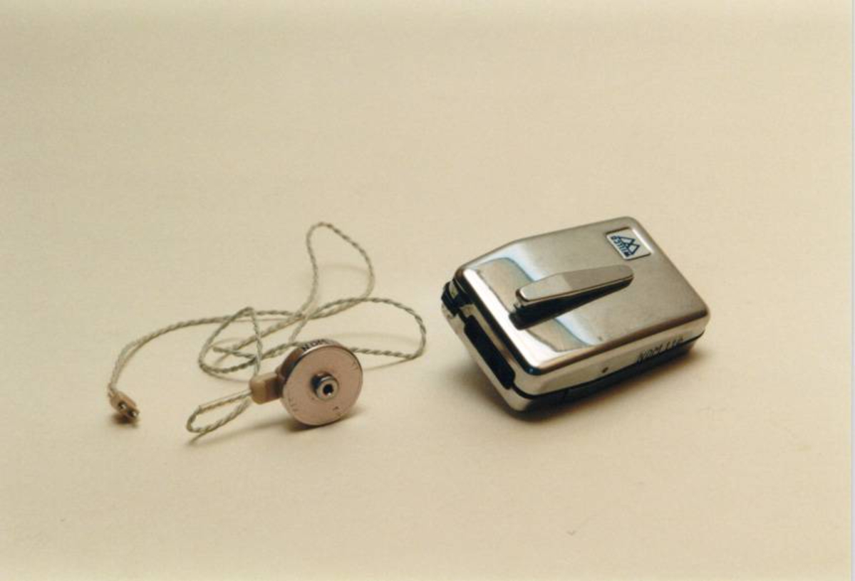 Høreapparat med eske/ etui og ørepropp