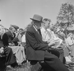 Edvard Fagerli blant deltagere på stevne på Nyplassen 1957 (