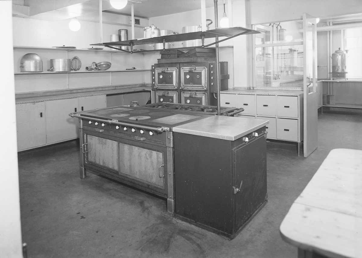 Beha komfyrer fotografert i storkjøkken