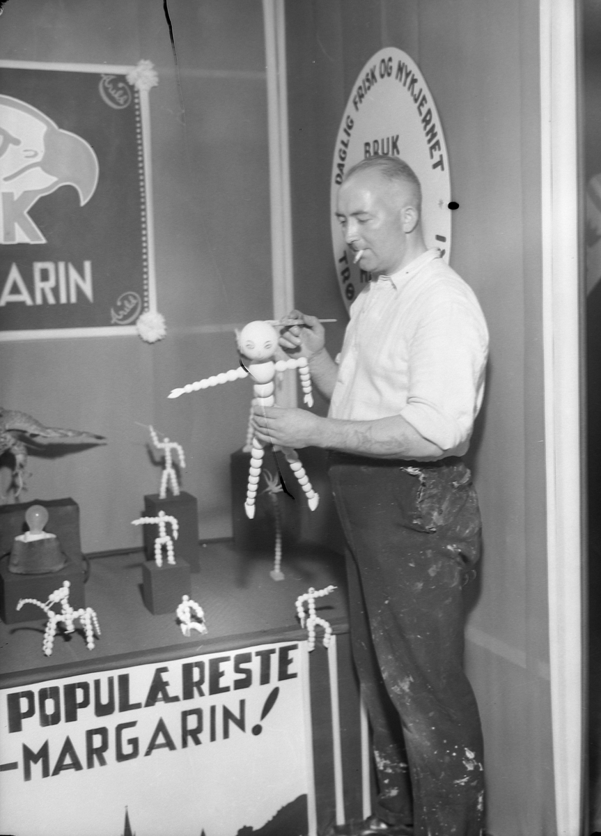 Margarin-figurer till utstillingen ved Håndverksuka 1934 males