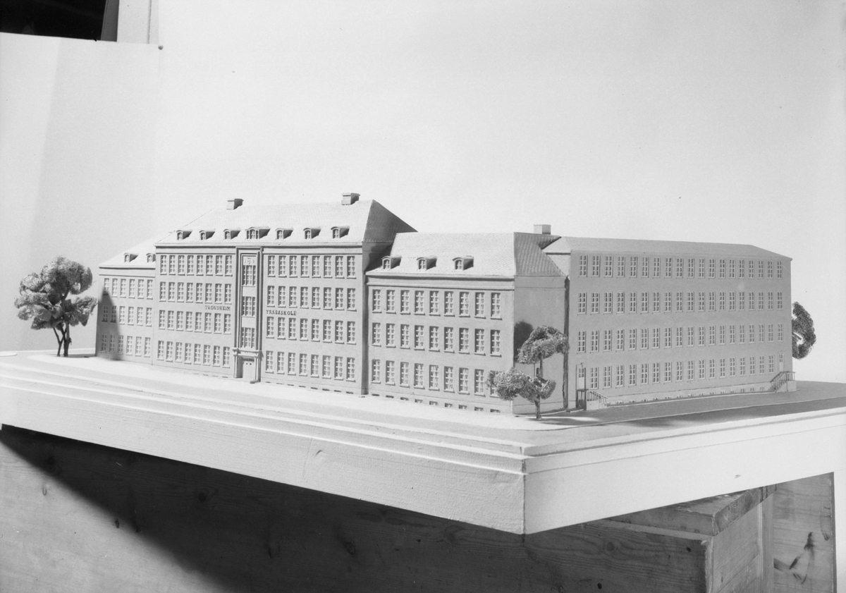 Modell av Trondheim Yrkesskole for arkitekt Albertsen