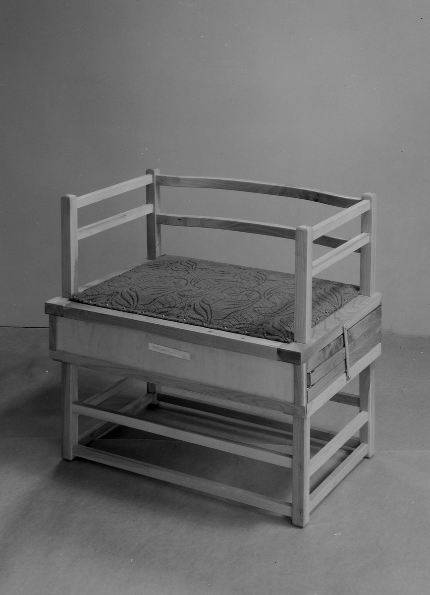 Kombinert seng og stol fra Jarle Sandvik A/S