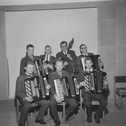 Helge Grande, sekstett i anledning radioprogrammet "Trekkspi