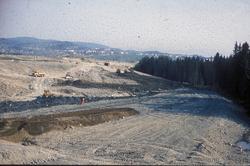 Lagvis oppbygging av leirfylling i forbindelse med bygging a