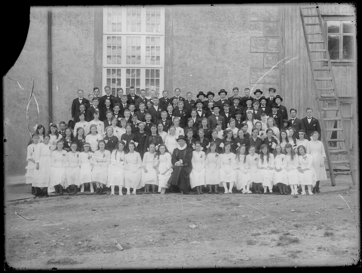 Konfirmanter ved Røros kirke, 1921