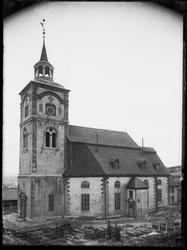 Røros kirke med omliggende kirkegård