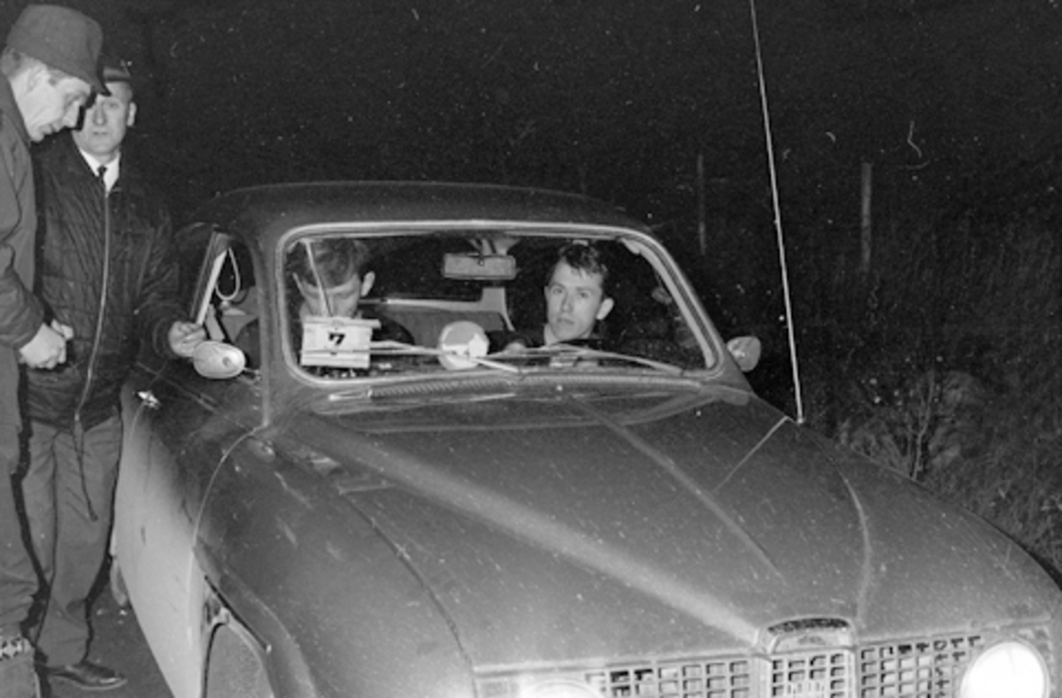 Fra PO løpet Finnskog Høst 1968. Ove Ødegård ved rattet, Finn P. Kristensen kartleser. Bilsport, billøp.