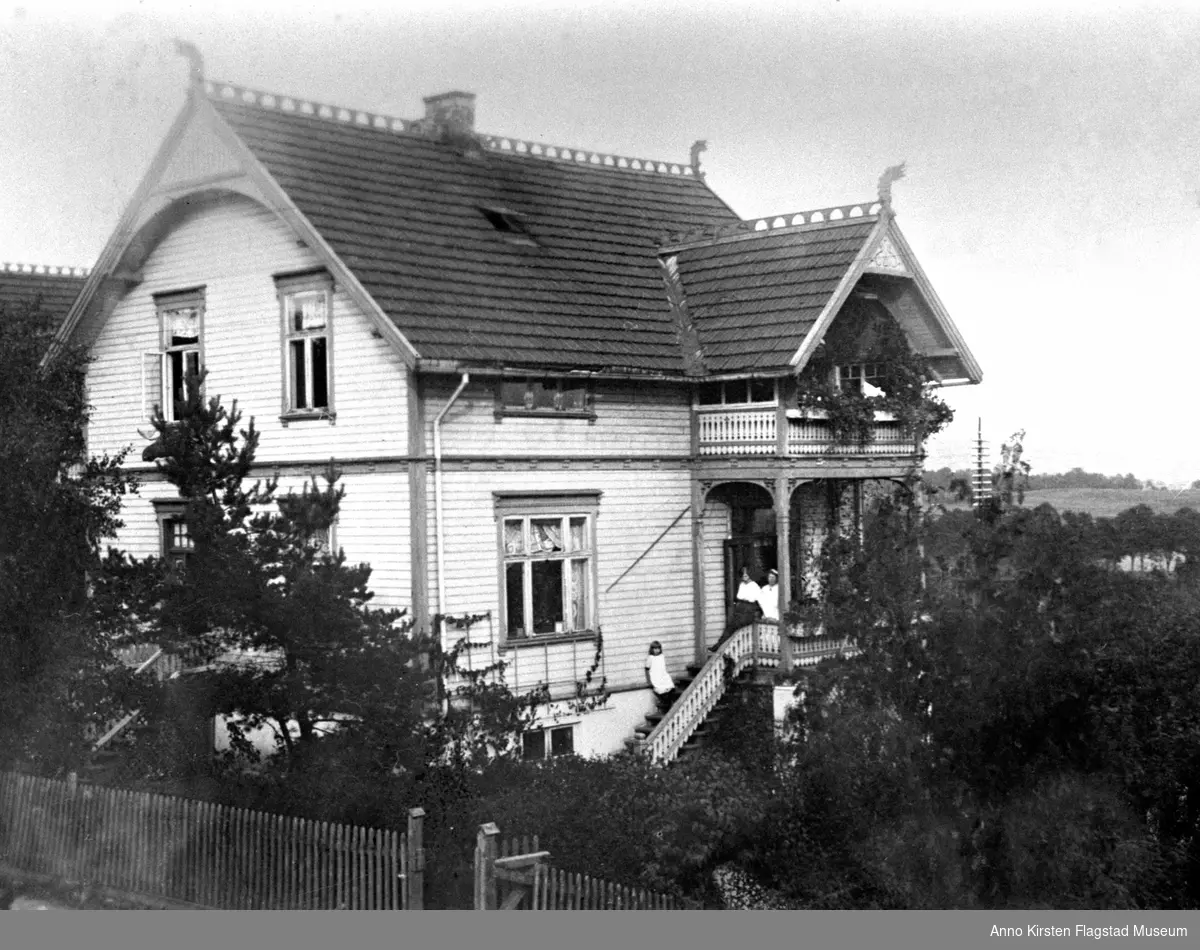 Kirsten Flagstads hjem fra 1902-1919 "Villa Furua" i Ivar Aasens vei 31 på Vinderen, Oslo. Kirsten Flagstads home 1902-1919, Villa Furua, Ivar Aasens vei, Vinderen, Oslo. 
