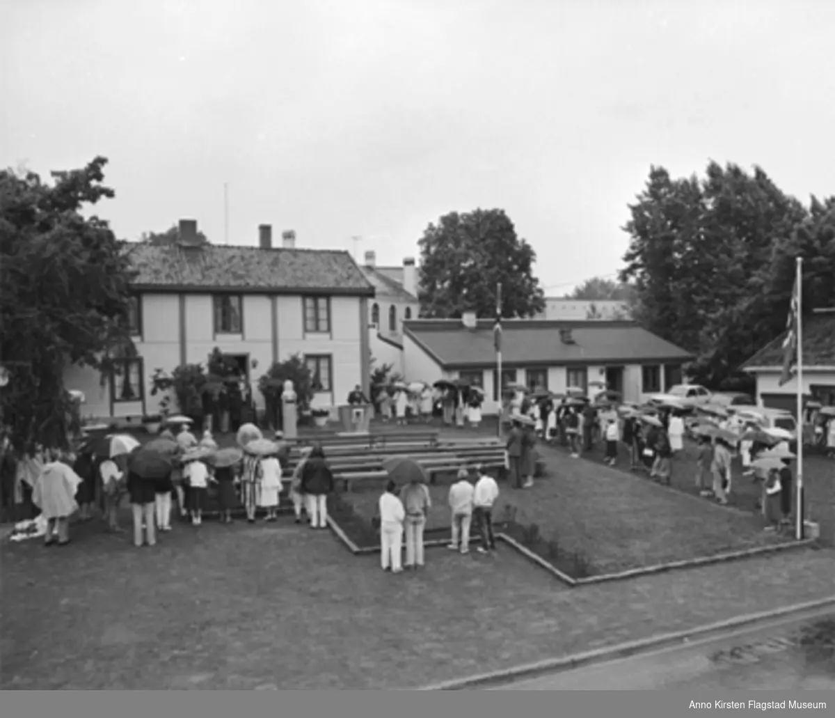 Åpning av Kirsten Flagstads minnesamling i Strandstuen, Hamar 12. juli 1985. The opening of Kirsten Flagstad Memorial, Strandstuen, Hamar 12 July 1985. 