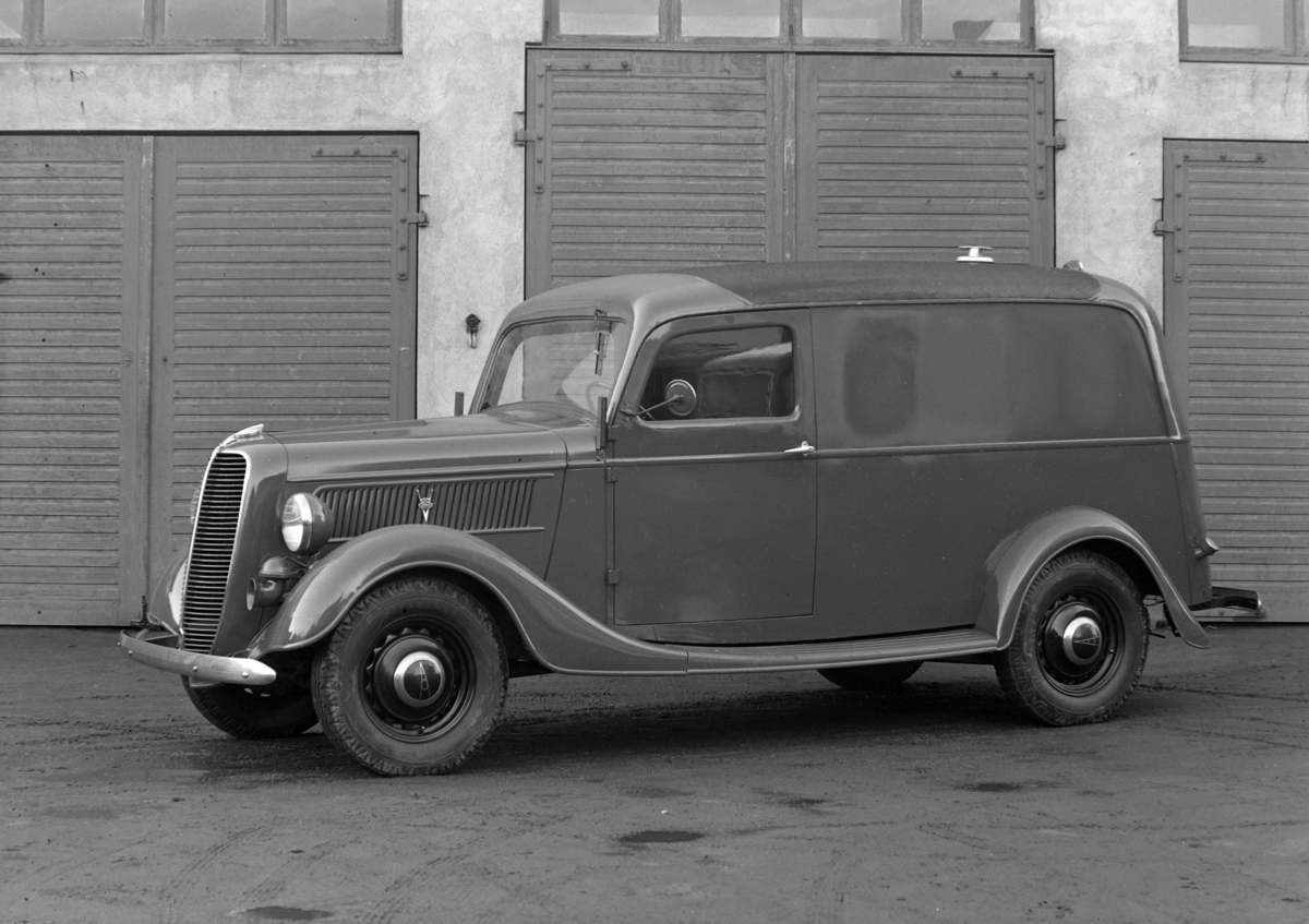Oplandske Auto, Hamar. Varebil. Ford V8 1937 varebil, norskbygd karosseri på lett lastebilchassis. 