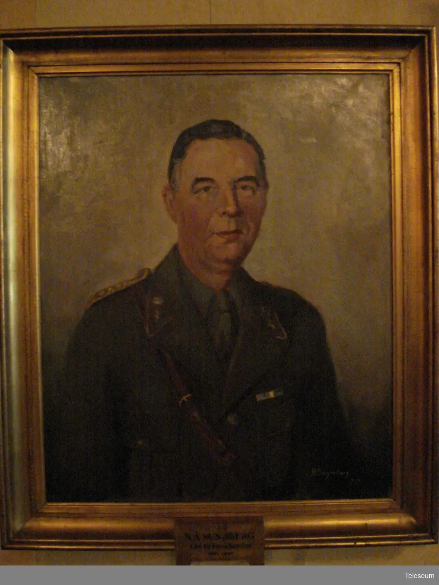 Olja på duk, förgylld ram. Porträtt föreställande H.O. Haegermark Chef för Kongl Signalregementet 1945-1948.