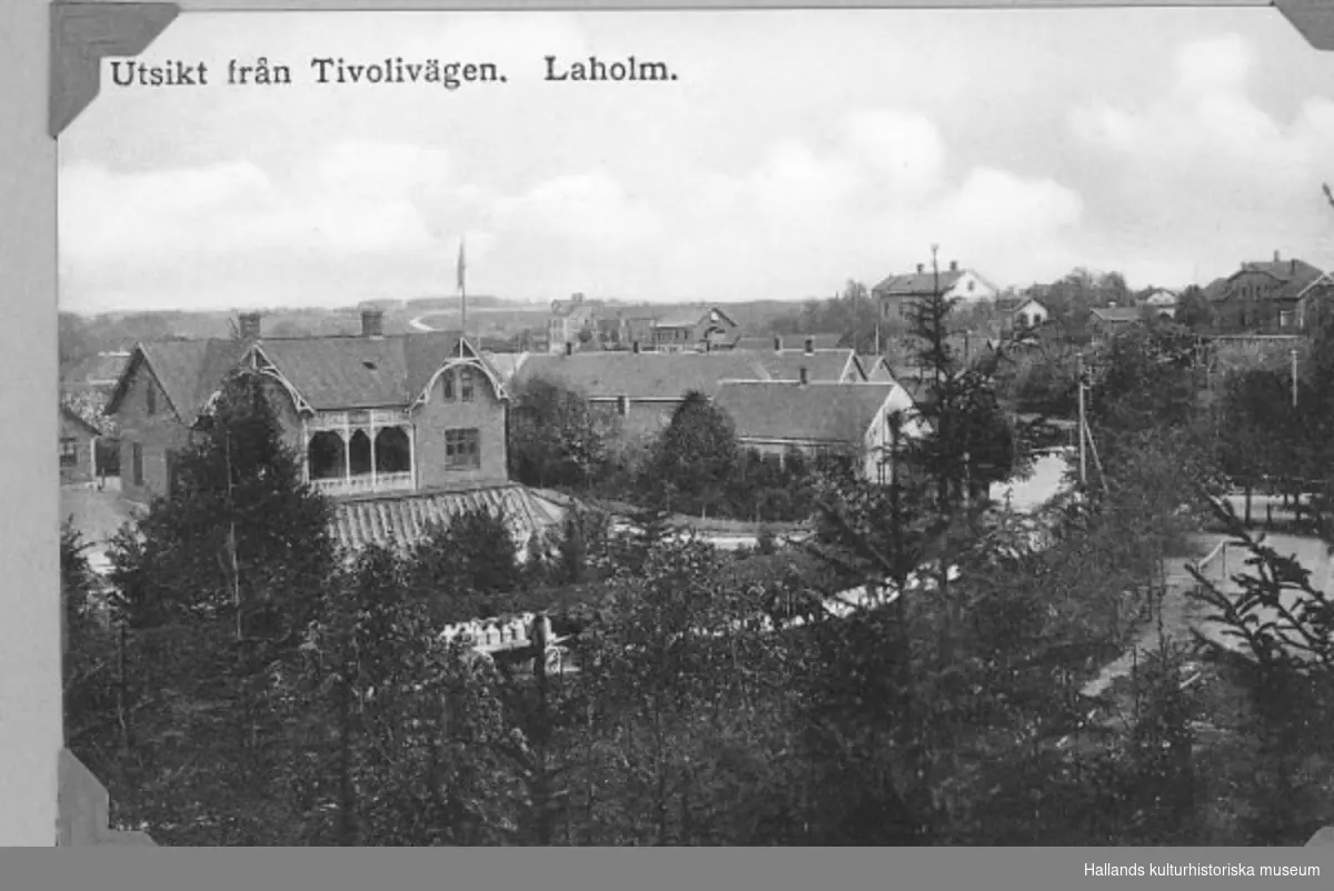 Bebyggelsevy. Utsikt från Tivolivägen, Laholm
