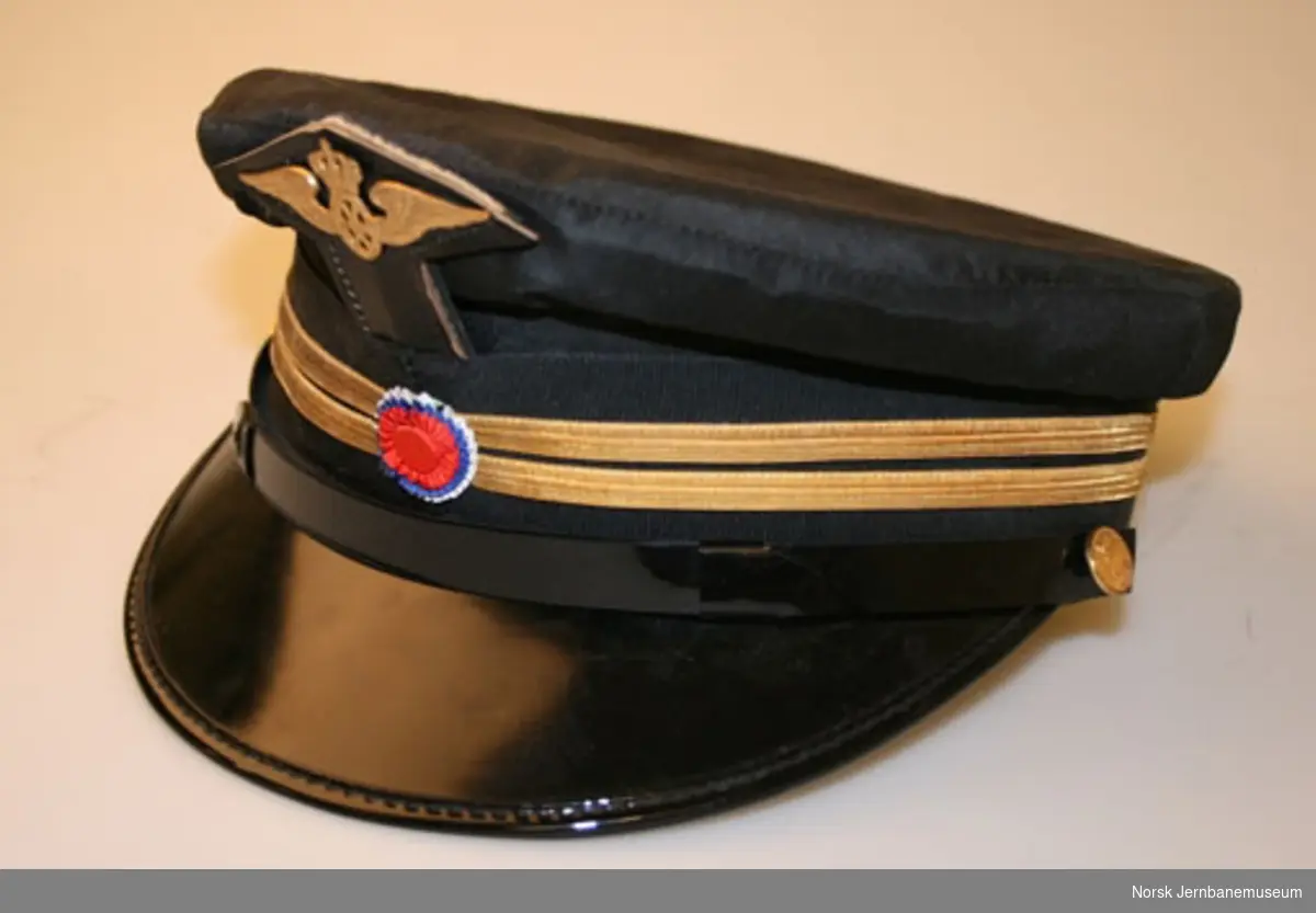 Uniformslue fra jernbaneekspeditør