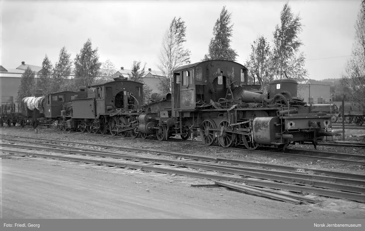Damplokomotivene type 40a nr. 462, 18b nr. 186 og 42a nr. 90 under opphugging på Verkstedet Grorud