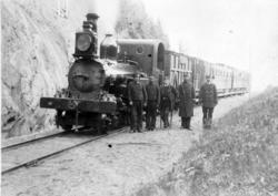 Damplokomotiv type IV nr. 20 foran tog 142, et lokaltog fra 
