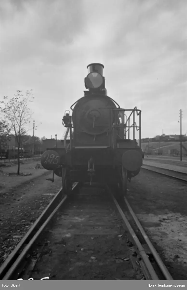 Damplokomotiv type 21b nr. 295 i Lodalen; sett forfra