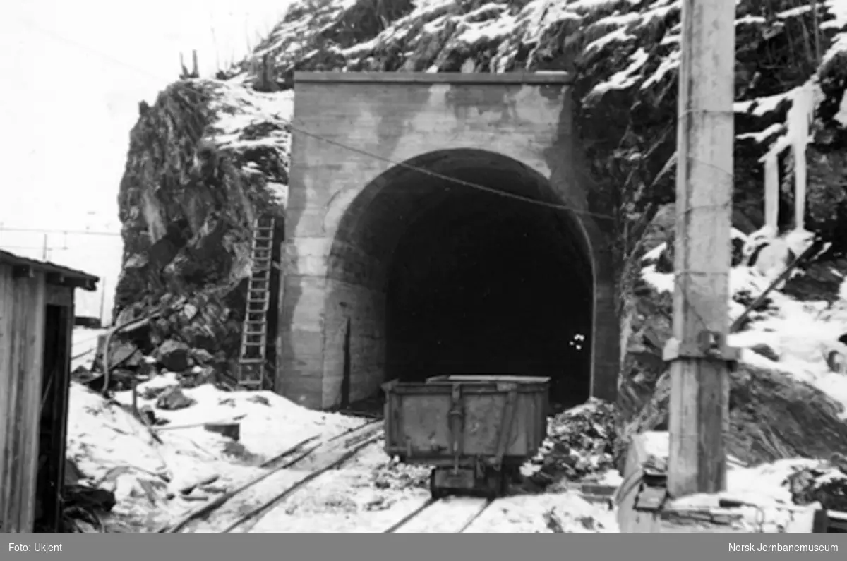 Vossebanens ombygging : vestre innslag Hetta tunnel