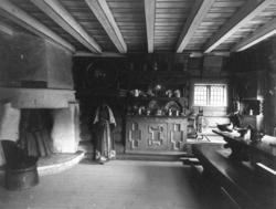 Stue fra Hove, Heddal i Telemark. Interiør. Fotografert på N