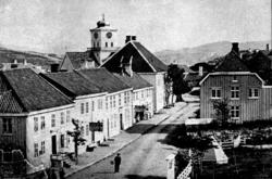 Gatebilde fra Langveien i Kristiansund ca 1860.