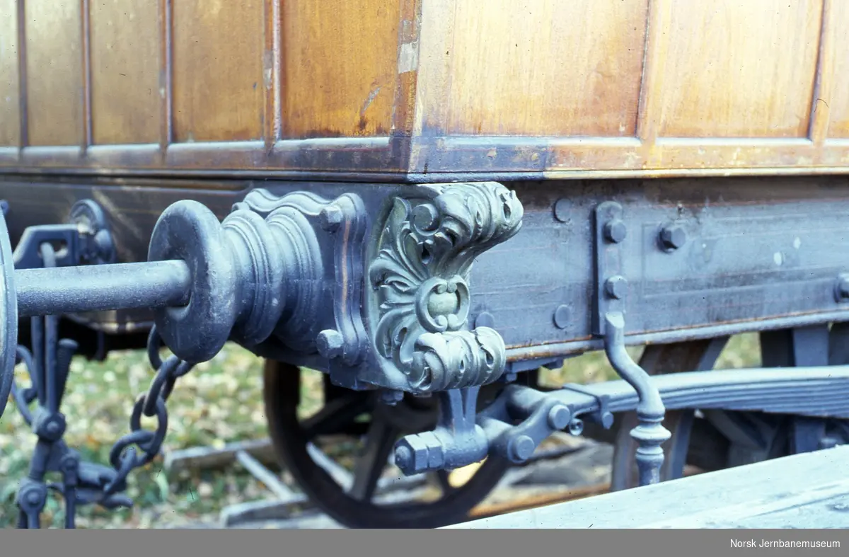 Kongsvingerbanens kongevogn, detalj av bufferbjelke og buffer