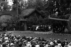 Åpning etter nymontering den 27 juni 1938. Festtaler holdes 