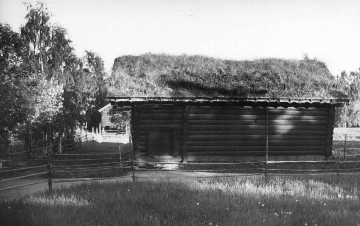 Raulandstua fra Søre Rauland i Nore og Uvdal, Numedal. Fotografert på norsk folkemuseum, 1942.