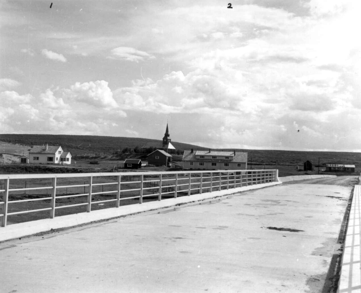 1, presteboligen og 2, lensmannsboligen, brua i forgrunnen, kirken i bakgrunnen,  Kautokeino 1960.