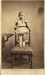 Kabinettfoto av Hans Aall som barn.