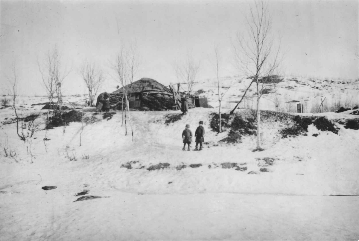 Gamme i vinterlandskap,Sandnesdalen,  Sør-Varanger, Finnmark, ca. 1900-1910.