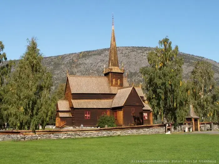 Lom stavkirke